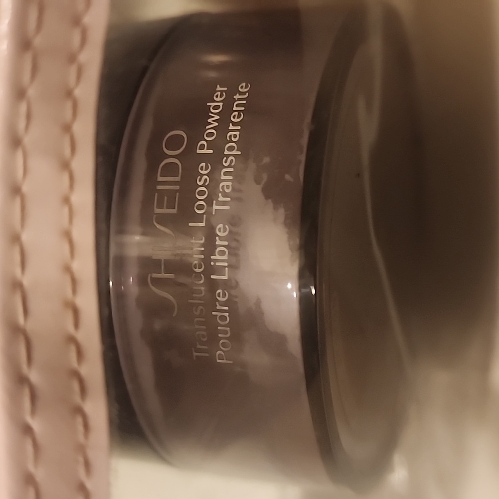 Shiseido free if you bundle - Picture 2 of 3